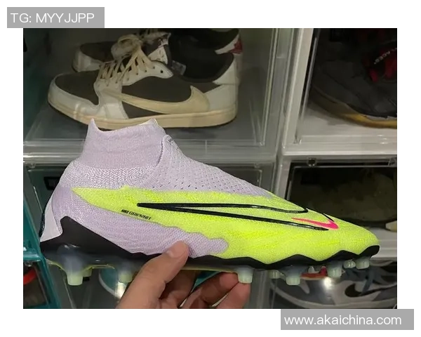 GT2足球鞋搭载顶级球星 展现竞技场上极速飞跃与精准控制 GT2足球鞋搭载顶级球星 展现竞技场上极速飞跃与精准控制