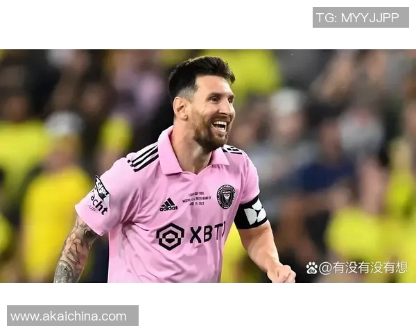 三十位世界足坛巨星纵横绿茵演绎荣耀与传奇故事