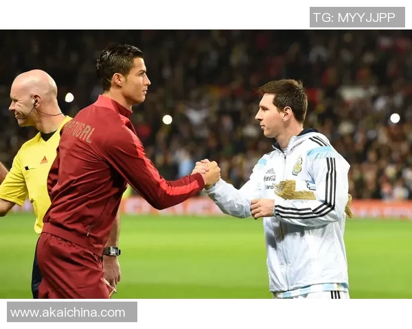 全球足坛大牌球星全解析 从梅西到C罗的传奇之路