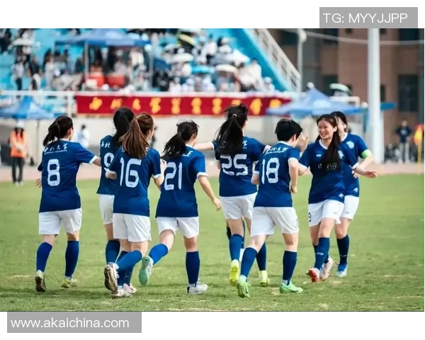 女足球星领军人物与她们背后的团队支持与成长故事